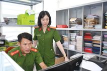 Nữ Phó Trưởng Công an xã hết lòng vì công việc