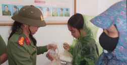 Góp sức giúp người dân vùng lũ